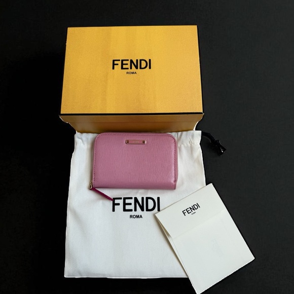 ❌❌SOLD❌❌
EUC Fendi Pink Leather Wallet - Picture 1 of 4